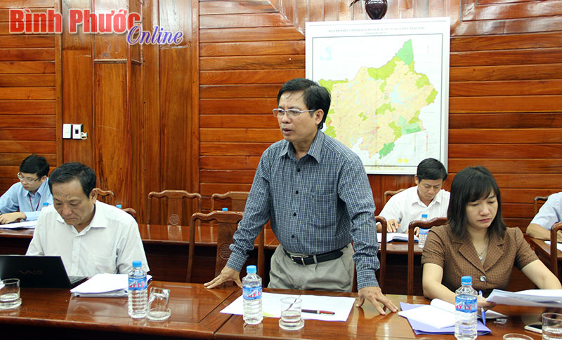 Gi&aacute;m đốc Sở N&ocirc;ng nghiệp v&agrave; Ph&aacute;t triển n&ocirc;ng th&ocirc;n Nguyễn Văn Tới giải tr&igrave;nh nguy&ecirc;n nh&acirc;n giải ng&acirc;n chậm của ng&agrave;nh