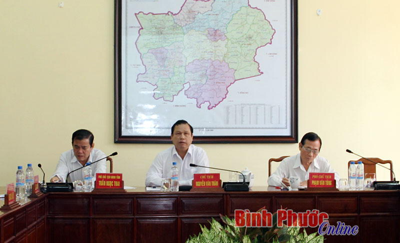 Chủ tịch UBND tỉnh Nguyễn Văn Trăm c&ugrave;ng c&aacute;c ph&oacute; chủ tịch giải quyết vướng mắc thực hiện dự &aacute;n Becamex - B&igrave;nh Phước