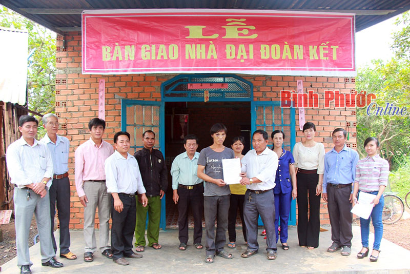 Gia đ&igrave;nh anh Lục Văn Th&ocirc;ng, th&ocirc;n B&ugrave; Tam  được hỗ trợ x&acirc;y nh&agrave; đại đo&agrave;n kết