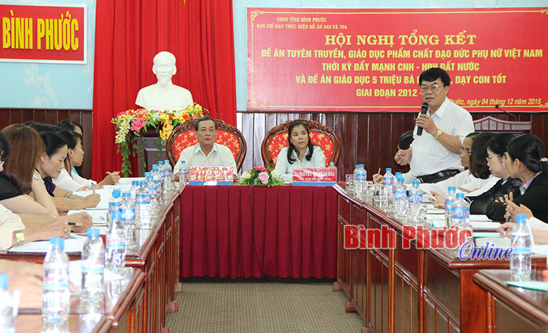 Đại diện tỉnh đo&agrave;n, sở văn h&oacute;a thể thao v&agrave; du lịch ph&aacute;t biểu &yacute; kiến g&oacute;p &yacute; cho 2 đề &aacute;n