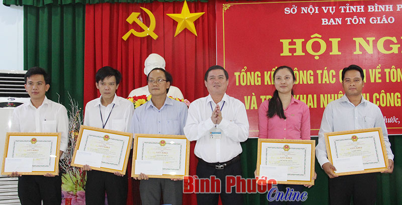 6 c&aacute; nh&acirc;n được nhận giấy khen của Gi&aacute;m đốc Sở Nội vụ