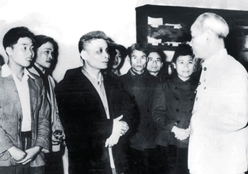Bác Hồ thăm Báo Nhân Dân năm 1957 - ảnh tư liệu