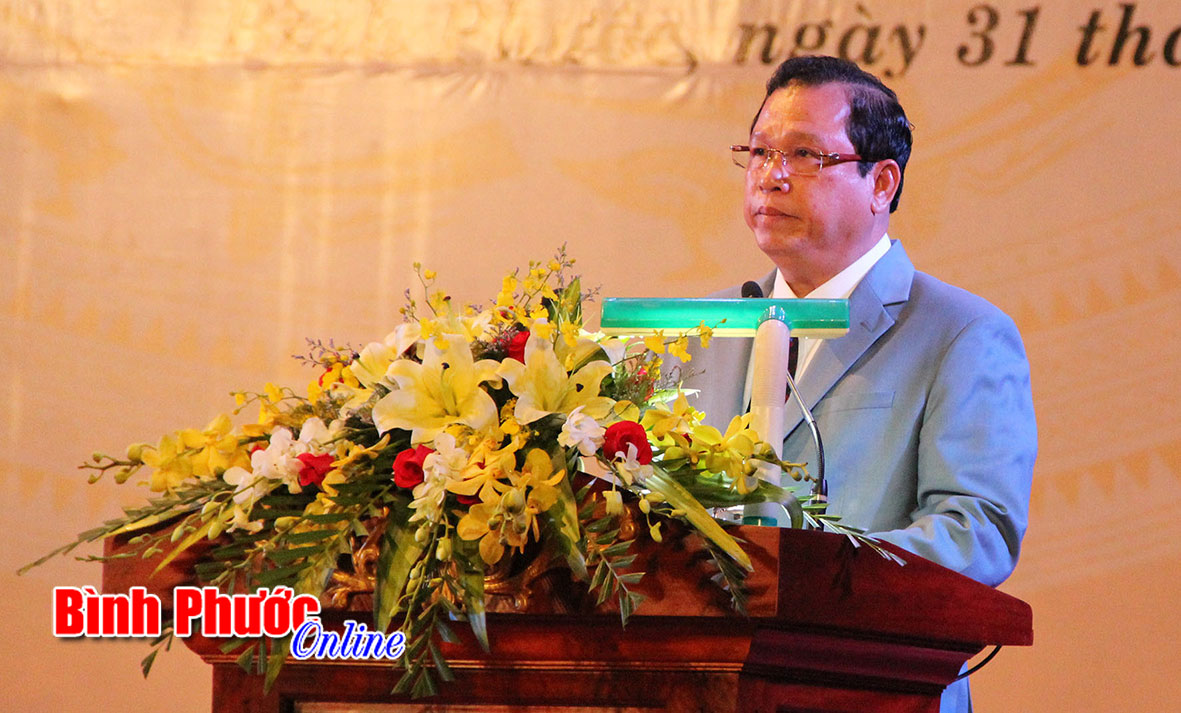 Chủ tịch UBND tỉnh Nguyễn Văn Trăm đọc diễn văn kỷ niệm 19 năm t&aacute;i lập tỉnh