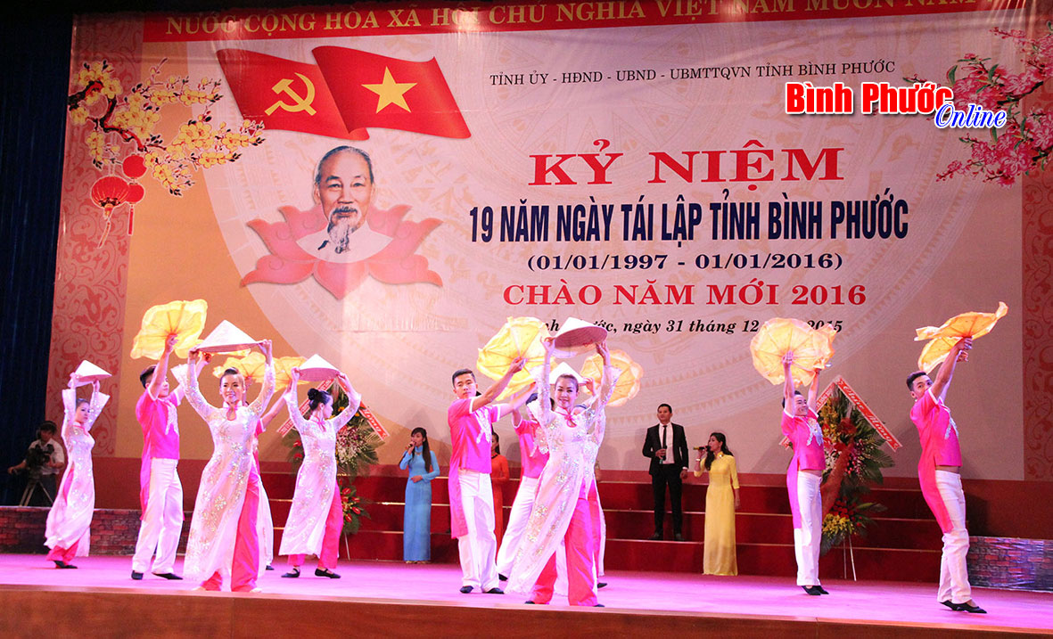 C&aacute;c tiết mục văn nghệ đặc sắc, đẹp mắt tại lễ kỷ niệm