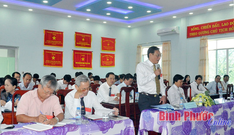 &Ocirc;ng Nguyễn Anh Ho&agrave;ng, Gi&aacute;m đốc Sở C&ocirc;ng thương đ&oacute;ng g&oacute;p &yacute; kiến v&agrave;o dự thảo b&aacute;o c&aacute;o tr&igrave;nh đại hội