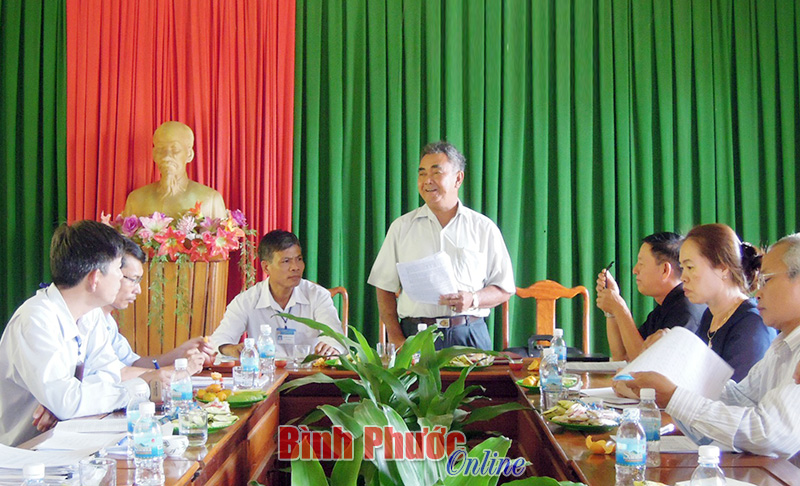 Ban D&acirc;n tộc HĐND tỉnh phối hợp Ban Văn h&oacute;a - X&atilde; hội gi&aacute;m s&aacute;t c&ocirc;ng t&aacute;c giảm ngh&egrave;o tại x&atilde; Lộc Quang (Lộc Ninh) th&aacute;ng 9-2015