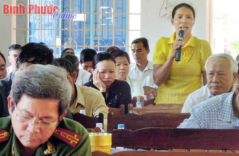 Cử tri phường Phước B&igrave;nh (Phước Long) chất vấn đại biểu