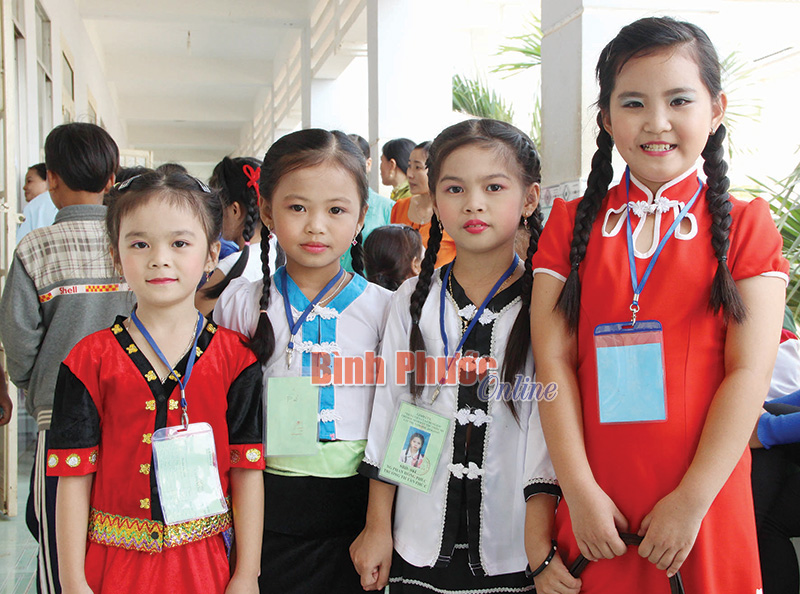 Các em học sinh tham gia giao lưu “Tiếng Việt của chúng em” TX. Đồng Xoài năm học 2014-2015 - Ảnh: N.B