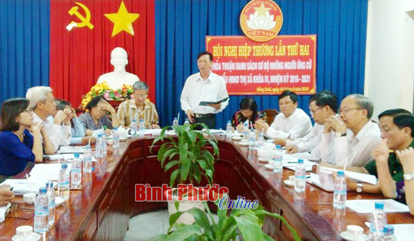 L&atilde;nh đạo UBMTTQ Việt Nam thị x&atilde; Đồng Xo&agrave;i ph&aacute;t biểu tại hội nghị hiệp thương lần thứ hai 