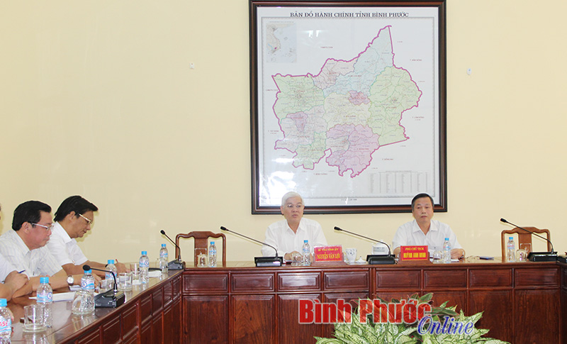Phó chủ tịch UBND tỉnh Huỳnh Anh Minh chủ trì họp nghe báo cáo tình hình thực hiện dự án BOT quốc lộ 13 đoạn An Lộc - Chiu Riu