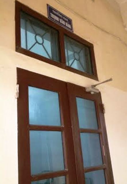 Ph&ograve;ng Trưởng ban Trịnh Văn Bản v&agrave; c&aacute;c ph&ograve;ng ban kh&aacute;c cửa kh&oacute;a tr&aacute;i, đ&oacute;ng k&iacute;n