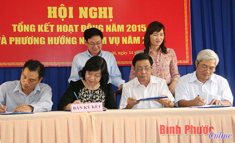 Li&ecirc;n hiệp hội v&agrave; c&aacute;c hội th&agrave;nh vi&ecirc;n k&yacute; kết giao ước thi đua năm 2016