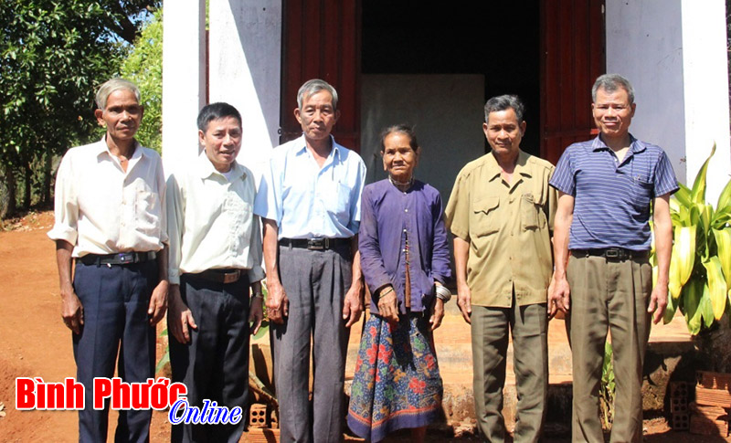 Người cao tuổi huyện Bù Gia Mập: Tỏa bóng mát cho đời