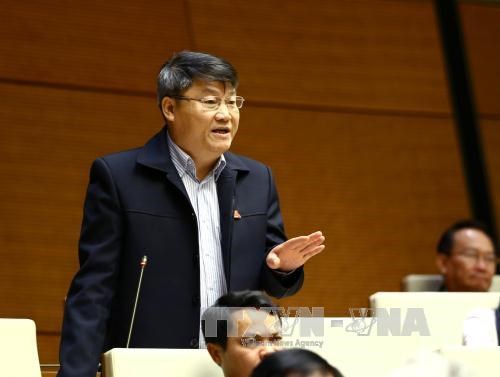 Đại biểu Nguyễn Văn Tiên phát biểu ý kiến.