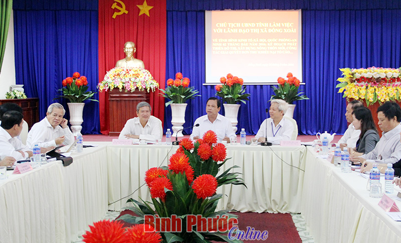 Chủ tịch UBND tỉnh Nguyễn Văn Trăm l&agrave;m việc với l&atilde;nh đạo thị x&atilde; Đồng Xo&agrave;i