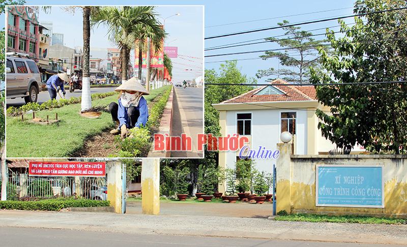 Công nhân Xí nghiệp Công trình công cộng thị xã Đồng Xoài chăm sóc cây cảnh trên dải phân cách của QL14 (ảnh nhỏ) và trụ sở Xí nghiệp công trình công cộng - Ảnh: K.B