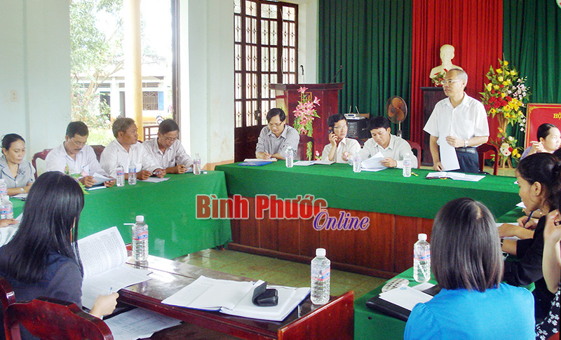 Một buổi gi&aacute;m s&aacute;t của Ban Kinh tế - X&atilde; hội HĐND huyện