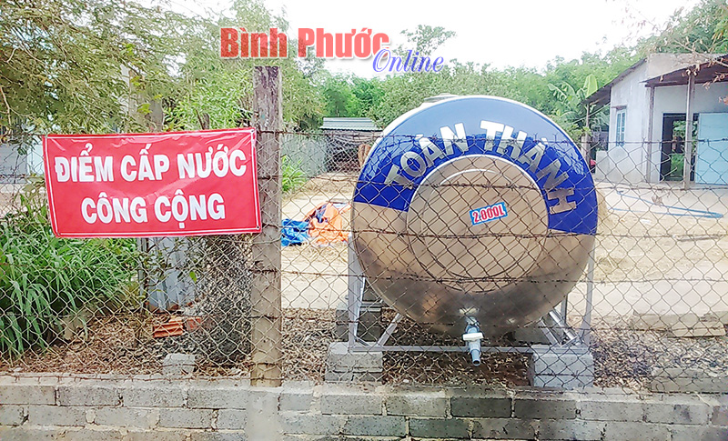 Điểm cấp nước sinh hoạt miễn phí cho nhân dân tại ấp Tân Nhân, xã Tân Tiến và thôn Thiện Cư, xã Thiện Hưng