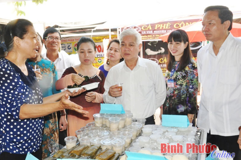 Tham quan thưởng thức các món ẩm thực được làm từ trái điều của tỉnh Bình Phước