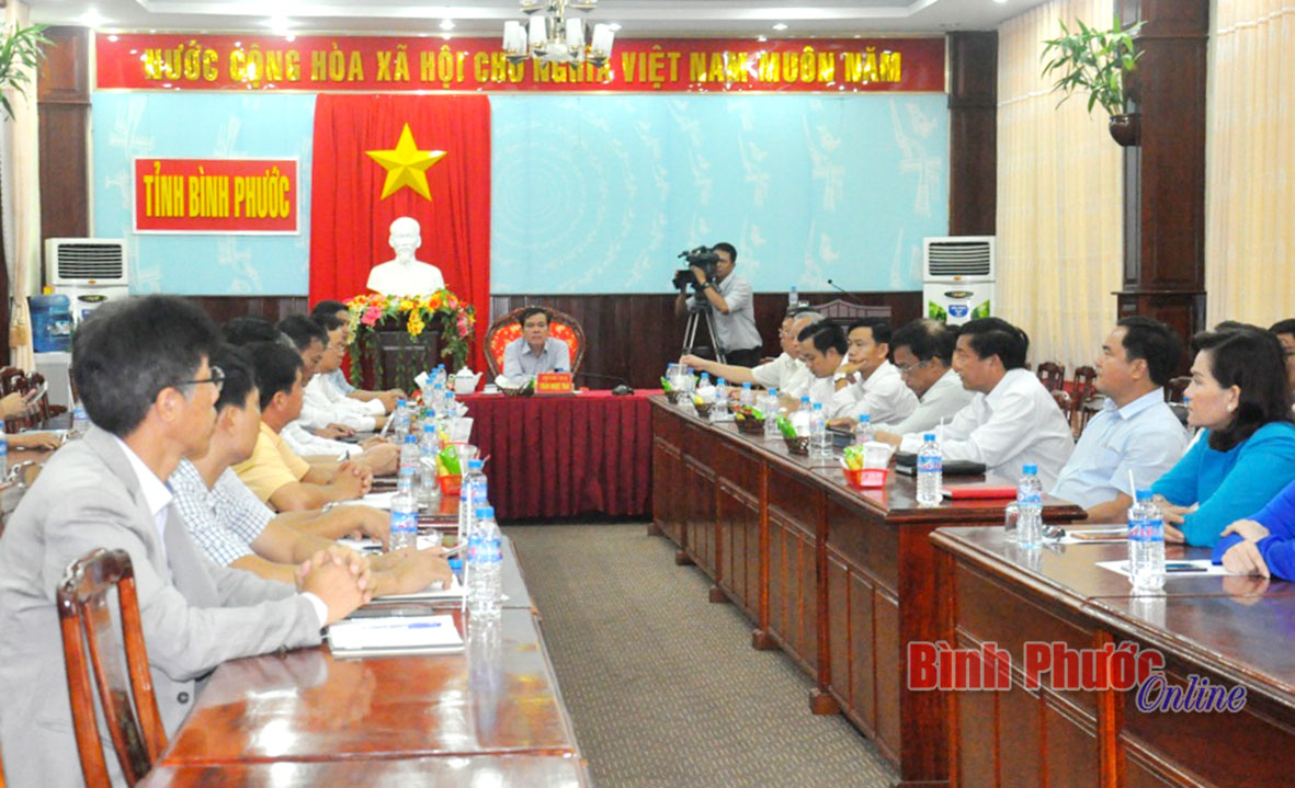 Phó chủ tịch Thường trực UBND tỉnh Trần Ngọc Trai chủ trì tại điểm cầu Bình Phước