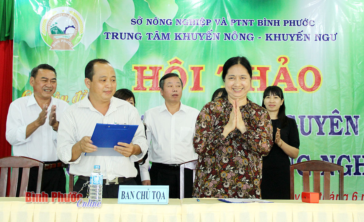 Lãnh đạo tỉnh ký kết biên bản ghi nhớ với các công ty thu mua nông sản