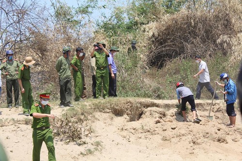 Chấn động vụ 5 học sinh chết vùi dưới cát