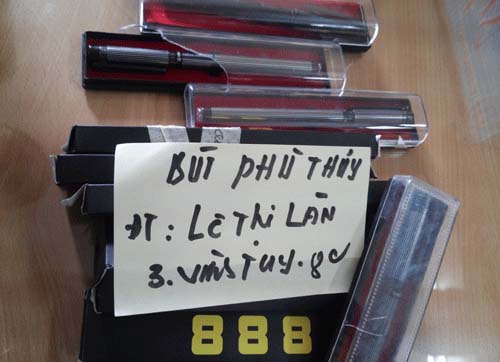  Bắt quả tang đường d&acirc;y rao b&aacute;n b&uacute;t &ldquo; ph&ugrave; thủ&rdquo; tại H&agrave; Nội 2