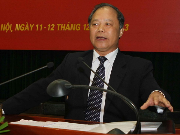 Ông Phan Trung Lý giới thiệu những nội dung mới của Hiến pháp tại Hội nghị toàn quốc nghiên cứu, quán triệt Nghị quyết Hội nghị Trung ương 8.  (Ảnh: Phương Hoa/TTXVN)