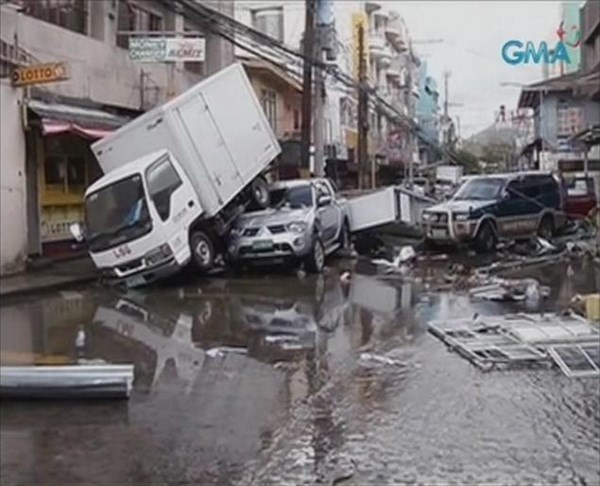 Quang cảnh kinh hoàng tại thành phố Tacloban, tỉnh Leyte