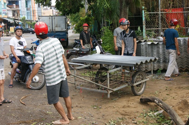 Mua ngói và fibrô-xi măng về lợp lại nhà