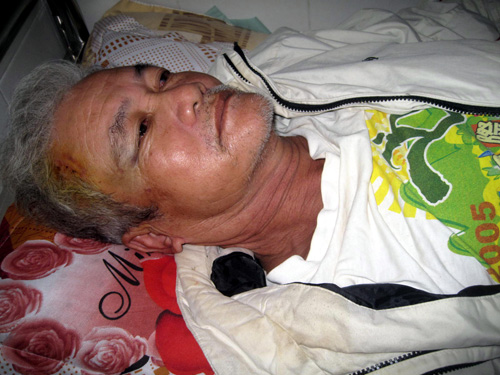 Phó giám đốc Sở Tư pháp đánh dân bằng cây