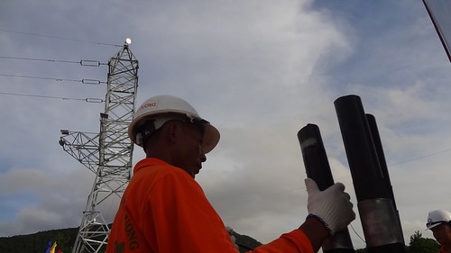 Cận cảnh c&aacute;c sợi c&aacute;p điện ngầm xuy&ecirc;n biển