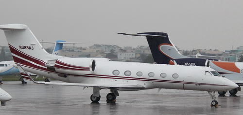 Chuy&ecirc;n cơ N388AJ b&ecirc;n cạnh c&aacute;c chuy&ecirc;n cơ kh&aacute;c tại S&acirc;n bay Đ&agrave; Nẵng