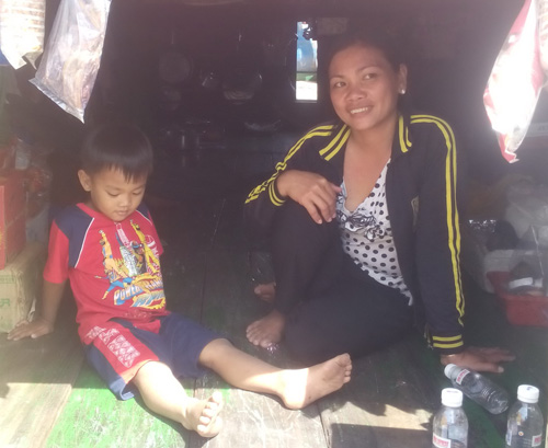 Hai cha con cứu 50 khách cháy tàu