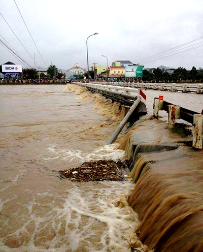 nuoc-lu-tran-cau-song-Ba-9420-1384570816