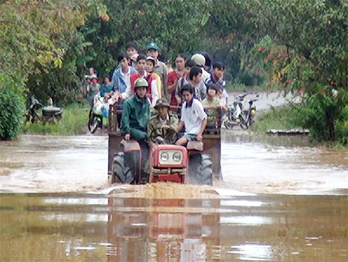 Mưa lớn, 140 hộ dân xã Đoàn Kết và thị trấn Đức Phong bị ngập nhiều giờ