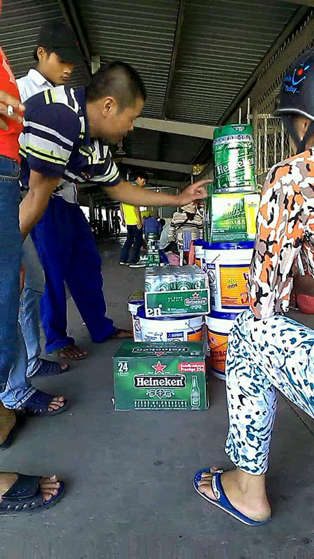 Chợ đen rượu, bia ngoại