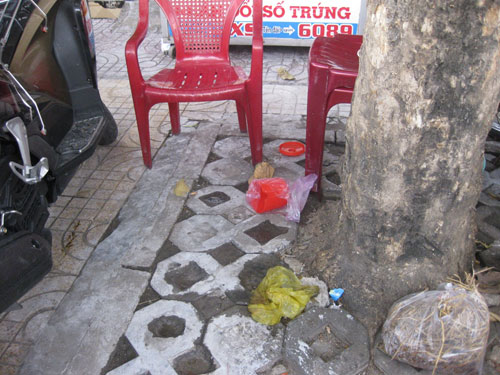 Gi&acirc;y ph&uacute;t kinh ho&agrave;ng khi năm c&ocirc; g&aacute;i bị tạt a x&iacute;t 3