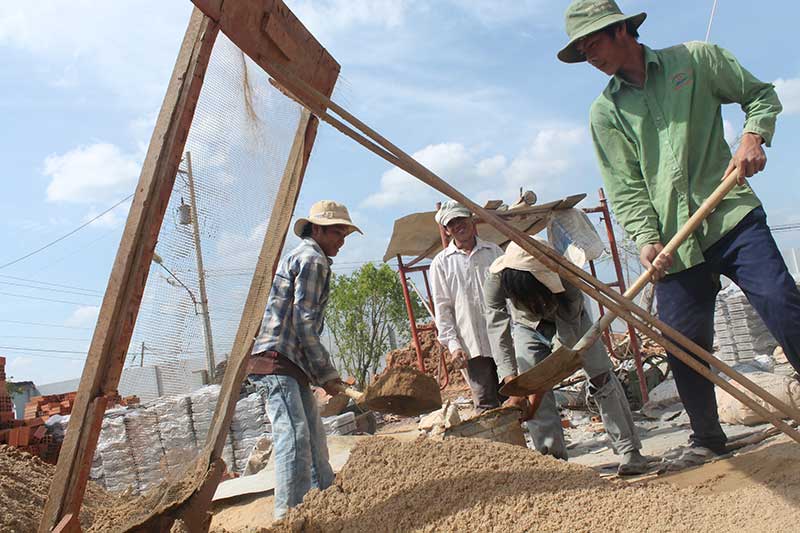 Tất bật những ngày cuối năm ở các công trình