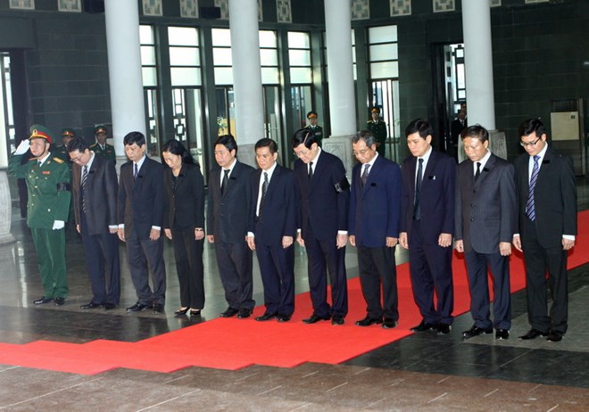 Đoàn Chủ tịch nước do Chủ tịch nước Trương Tấn Sang dẫn đầu viếng đồng chí Thượng tướng Trần Văn Quang
