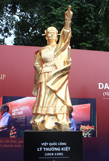 Bức tượng danh tướng L&yacute; Thường Kiệt