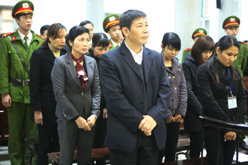 Bắt đầu x&eacute;t xử vụ 'nh&acirc;n bản' kết quả x&eacute;t nghiệm