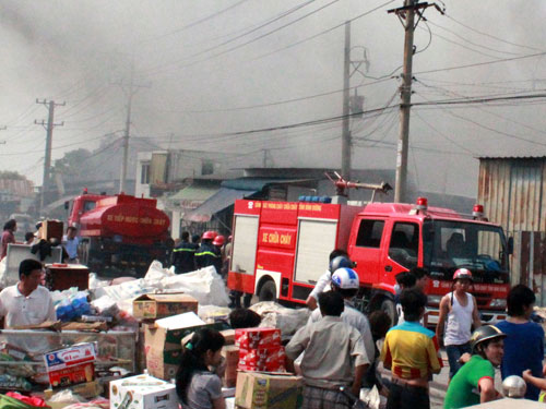 Cháy 3 cơ sở mua bán phế liệu