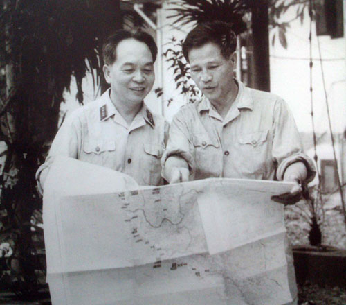 Đại tướng viết b&aacute;o