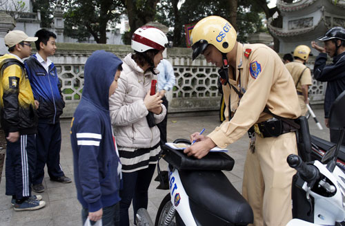 N&ocirc;̣p phạt tại ch&ocirc;̃ sẽ giảm phi&ecirc;̀n hà cho d&acirc;n