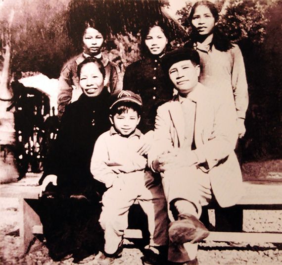 Gia đình đồng chí Nguyễn Chí Thanh tại số nhà 34 phố Lý Nam Đế, Hà Nội.