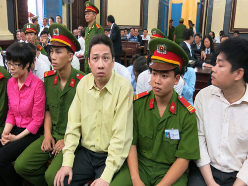 Xét xử sơ thẩm vụ án Huỳnh Thị Huyền Như: Các luật sư “làm nóng” phiên khai mạc