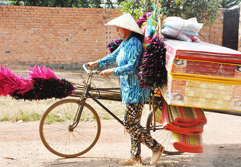 Long đong nghề bán dạo