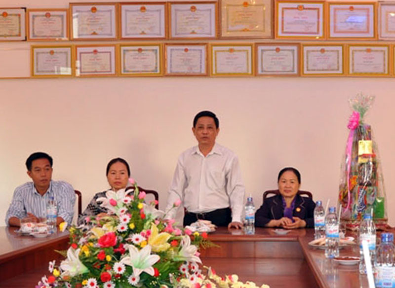 Trưởng ban tuyên giáo tỉnh ủy Giang Văn Khoa chúc tết tại Báo Bình Phước