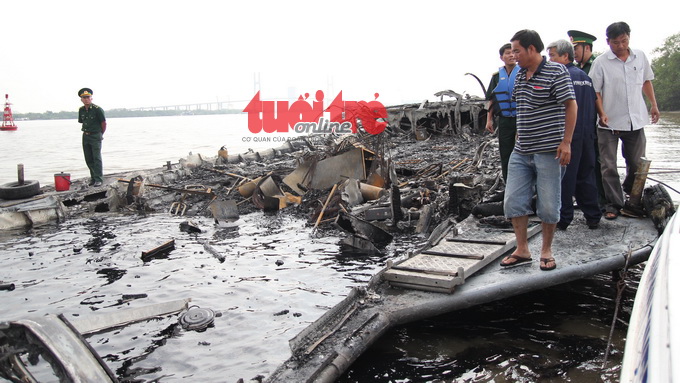 Hiện trường tàu cánh ngầm bị cháy trưa 20-1